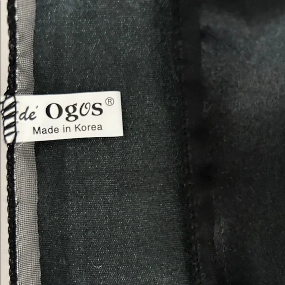 Chic Black and Gold Patterned Scarf - Picture 2 of 4